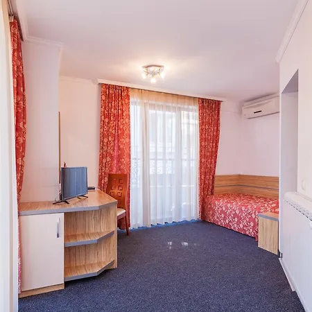 Hotel семеен опера