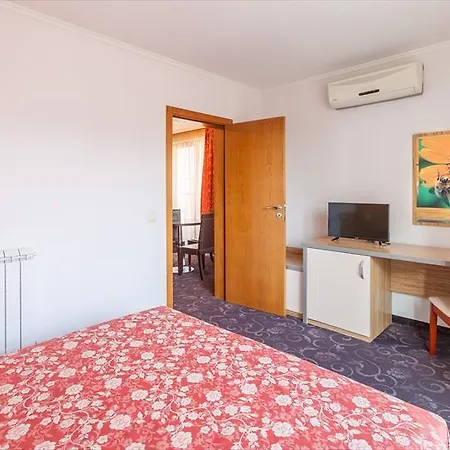 семеен опера Hotel 3*