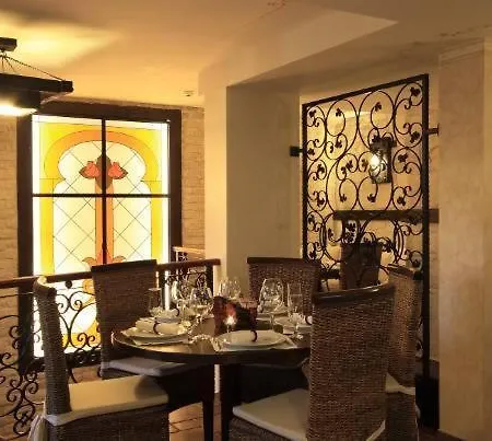 семеен опера Hotel 3*