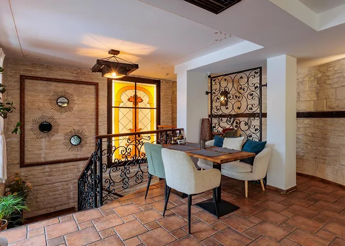 Otel семеен опера 3*