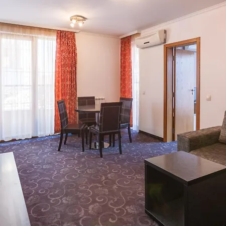 Hotel семеен опера