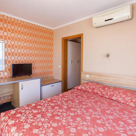 Hotel семеен опера