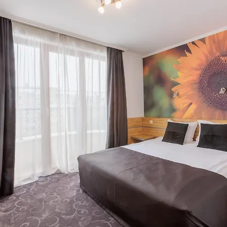 семеен опера Hotell