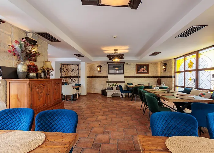 семеен опера Hotell 3*